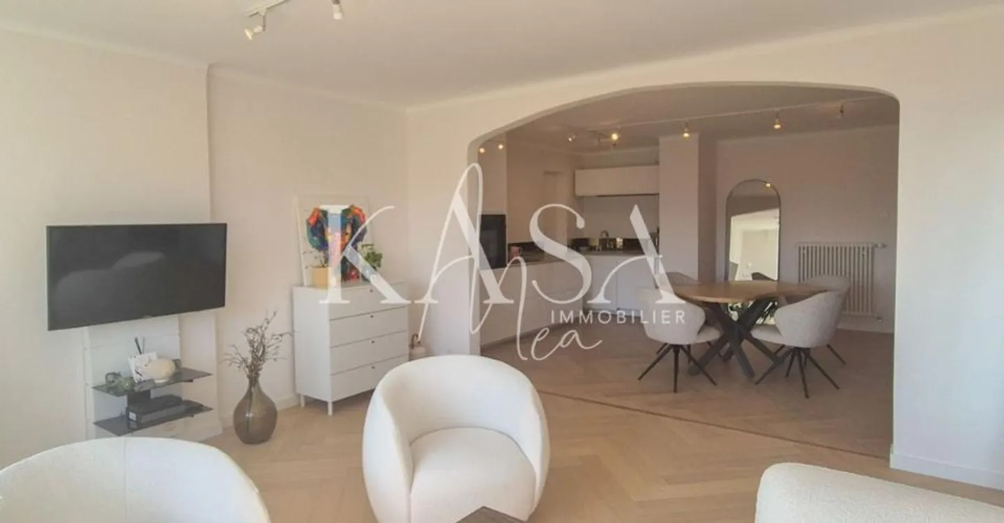 Appartamento attico ristrutturato, vista lago - Foto 2 di 13