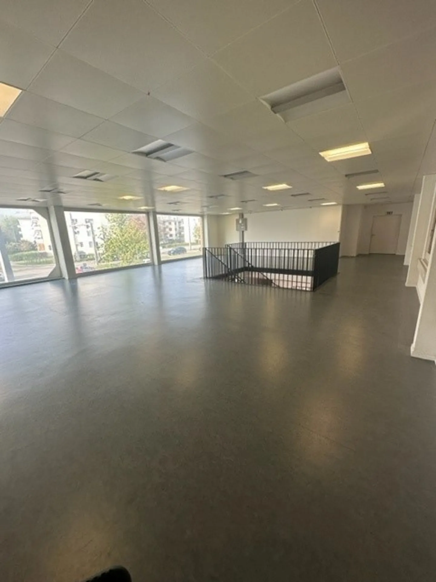 Commercial or office space in the center of Dietikon - Photo 8 of 11