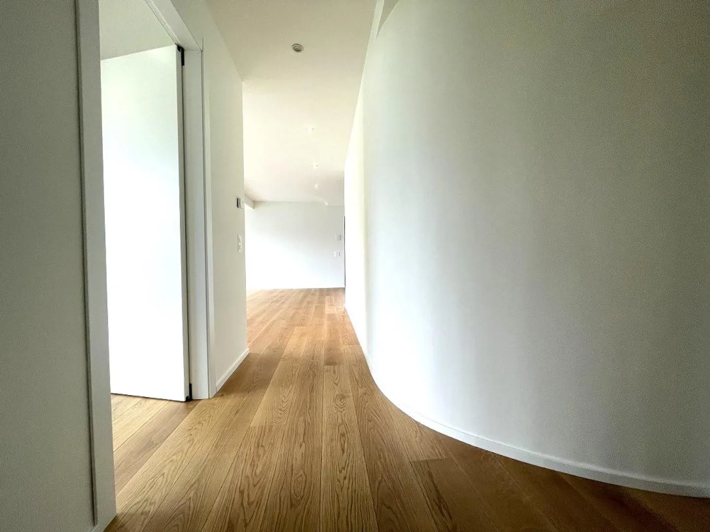 3,5-ZIMMER-WOHNUNG MIT WUNDERSCHÖNEM PANORAMABLICK - Foto 10 von 13