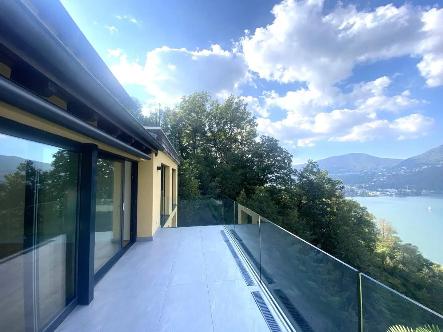 3,5-ZIMMER-WOHNUNG MIT WUNDERSCHÖNEM PANORAMABLICK - Foto 11 von 13