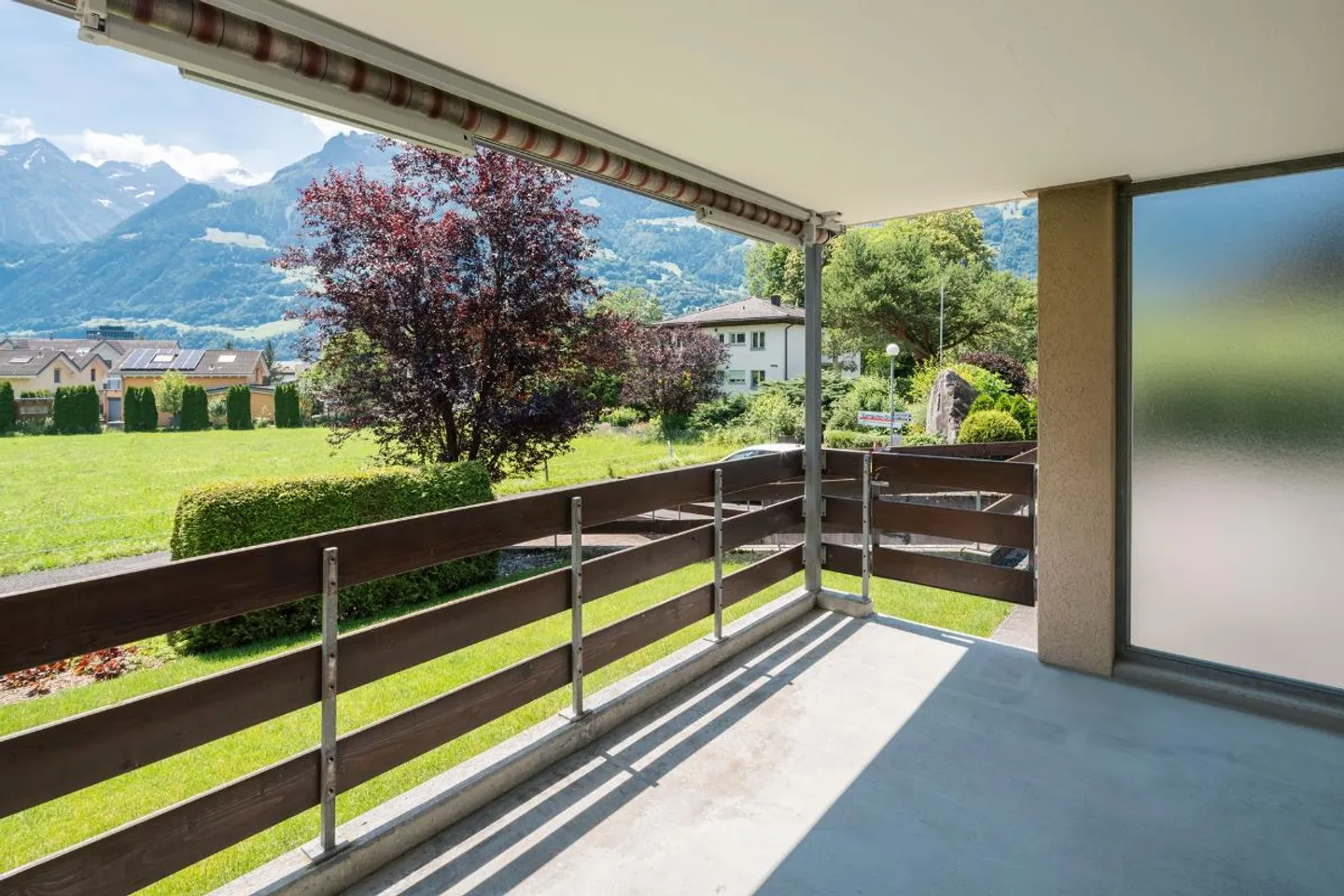 Appartamento luminoso e pronto per essere abitato con vista - Foto 2 di 5