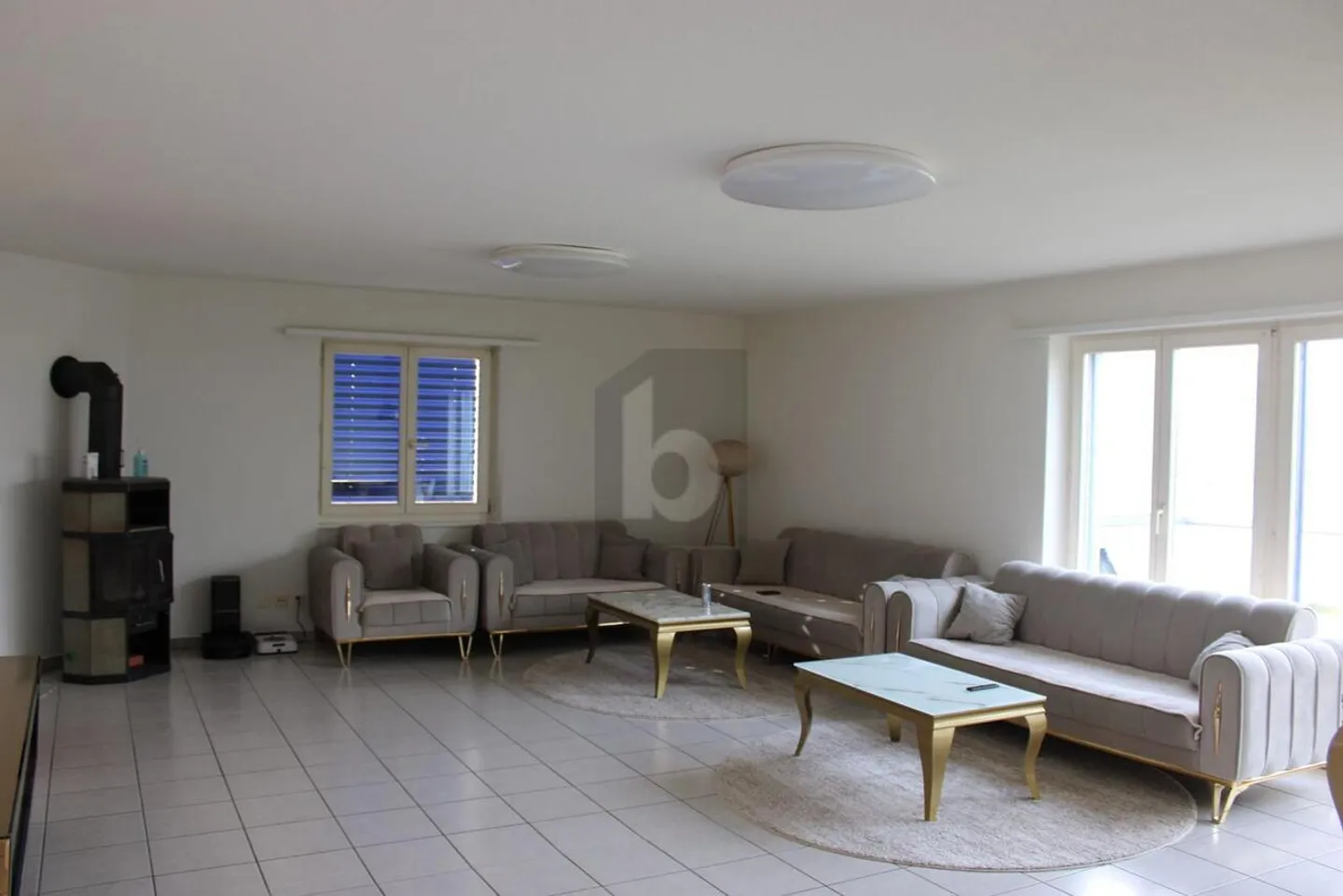 Edificio residenziale in affitto - Foto 2 di 6