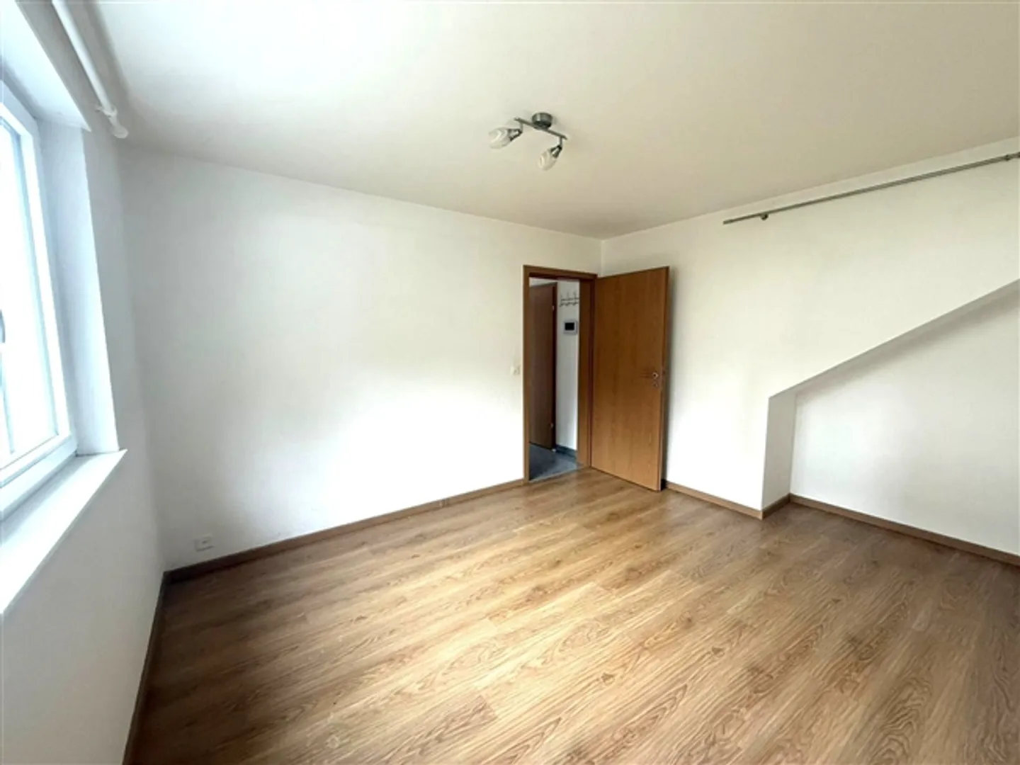 St-Imier, belle appartement de 2,5 pièces avec terrasse, garage, jardin - Photo 6 sur 10