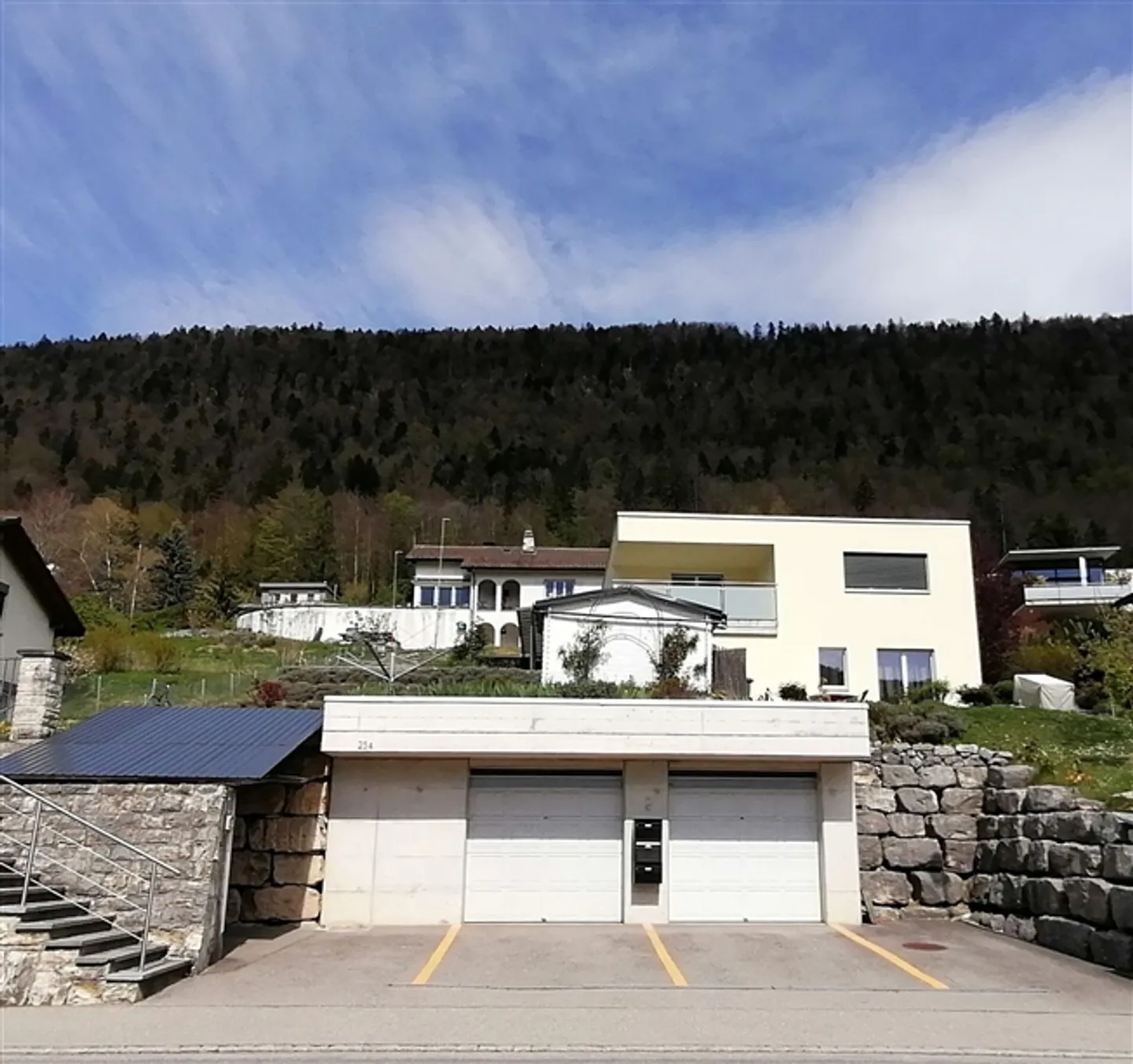 St-Imier, belle appartement de 2,5 pièces avec terrasse, garage, jardin - Photo 9 sur 10