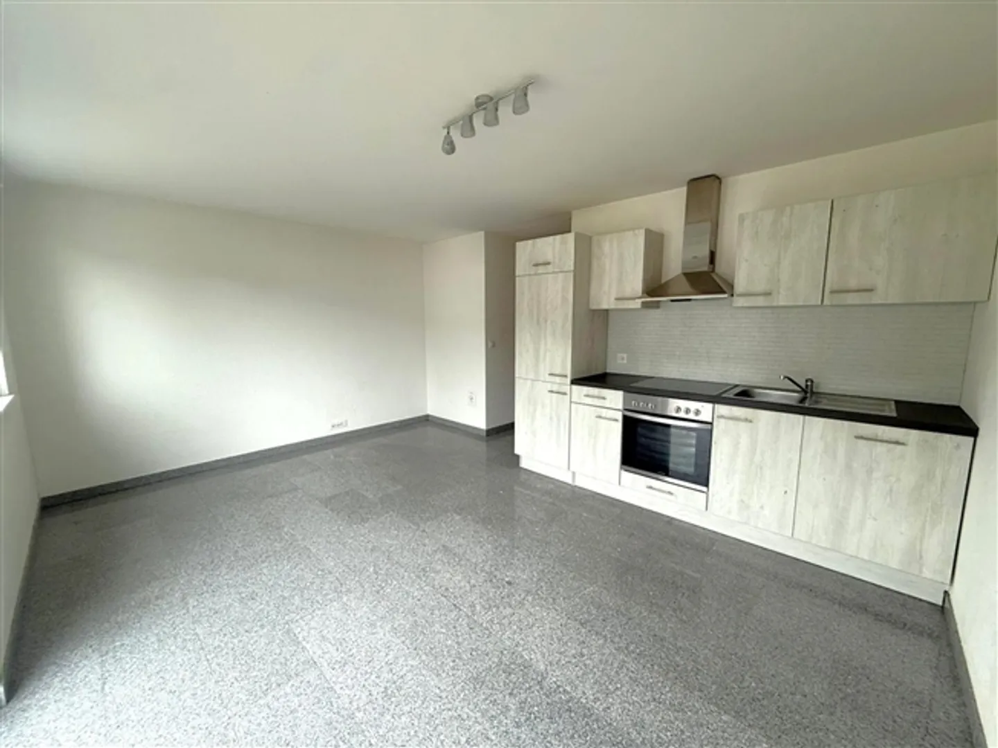 St-Imier, belle appartement de 2,5 pièces avec terrasse, garage, jardin - Photo 2 sur 10