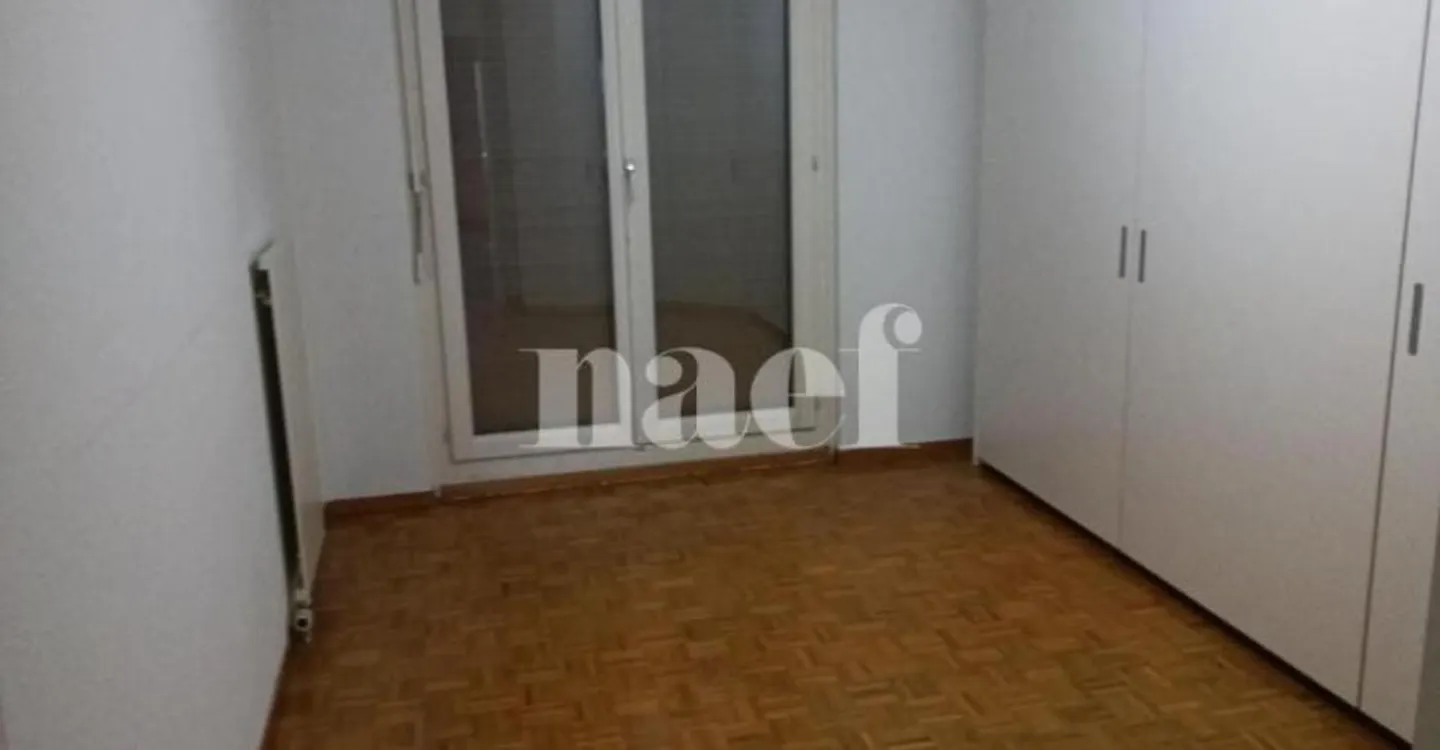 Appartement Charmant avec Balcons - Photo 5 sur 8