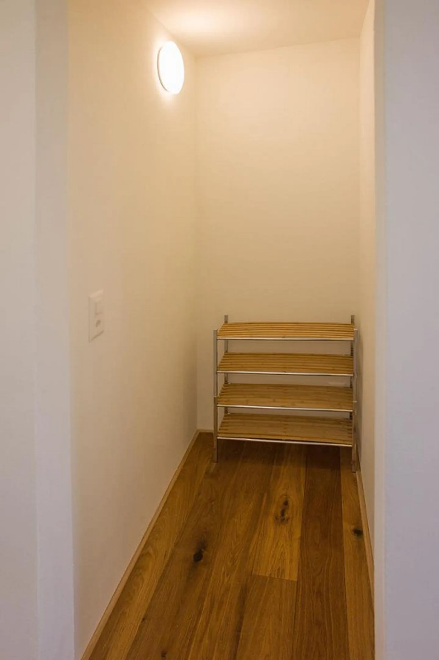 Modern Apartment with Terrace - Photo 3 of 9
