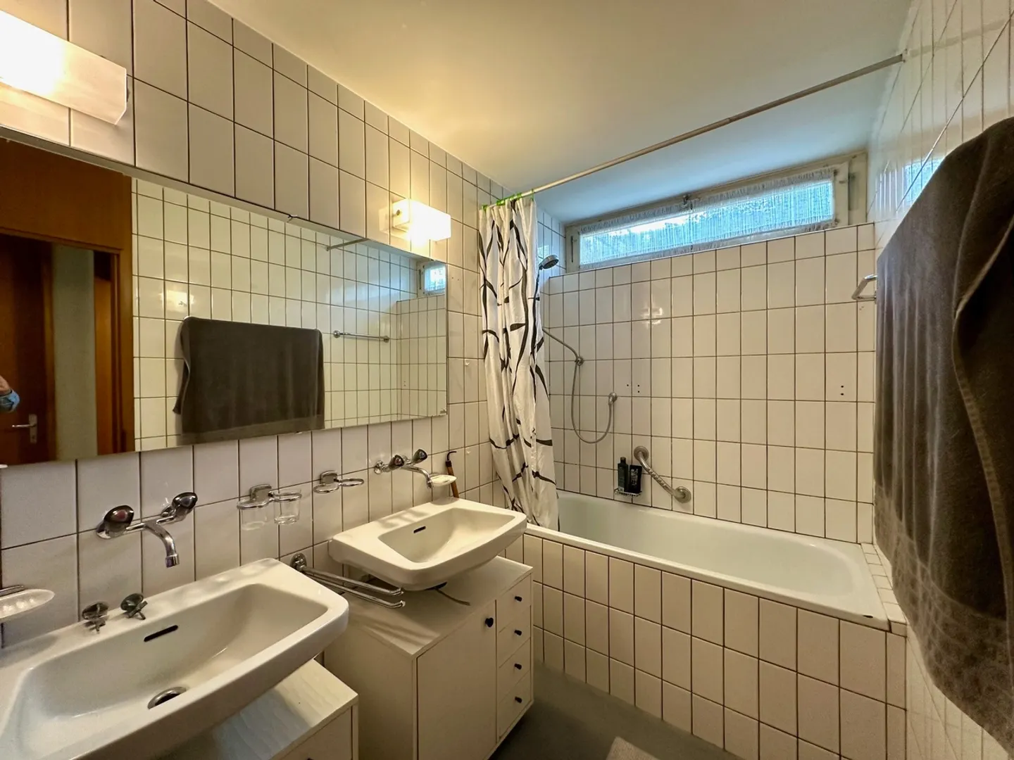 Architect's House with Far-Reaching Views in a Quiet Location in Reinach BL - Photo 17 of 29