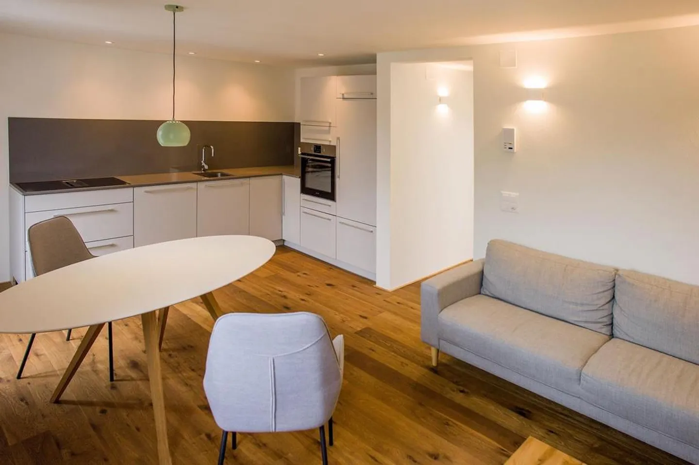 Modern Apartment with Terrace - Photo 7 of 9