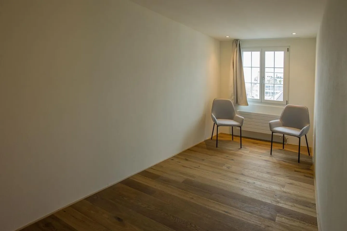 Modern Apartment with Terrace - Photo 9 of 9