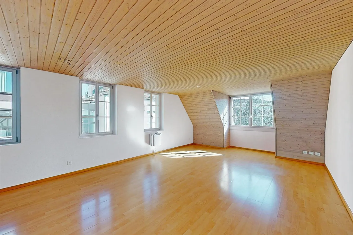 Small but fine apartment is looking for you - Photo 2 of 8