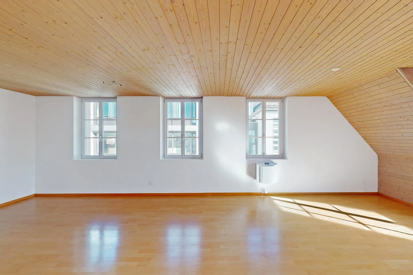 Small but fine apartment is looking for you - Photo 3 of 8