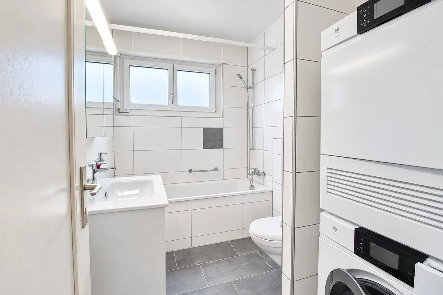 Geräumige Wohnung mit grosser Terrasse - Foto 2 von 12