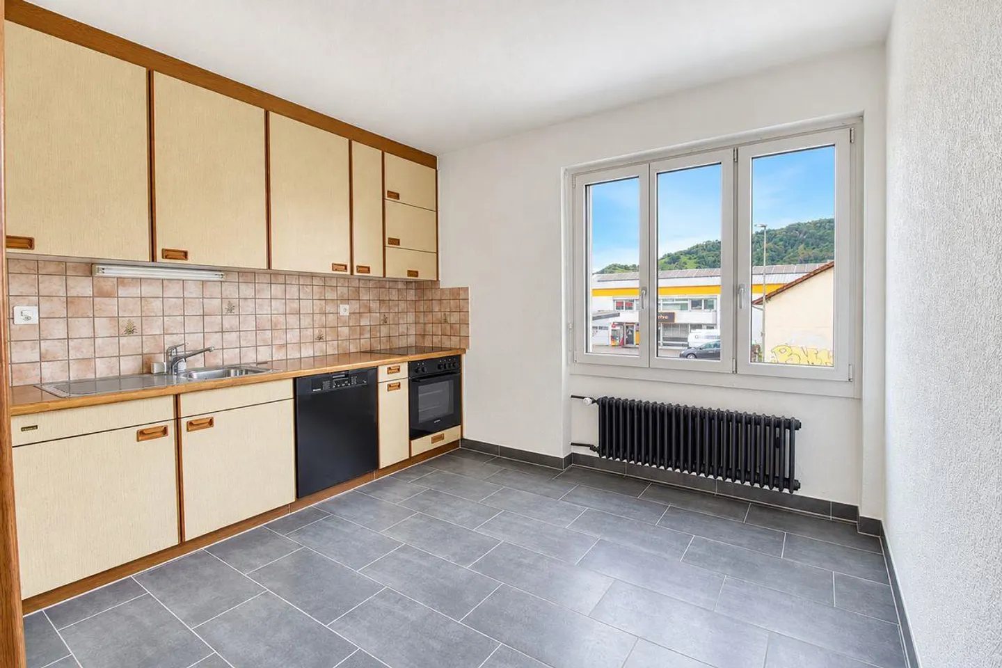 Geräumige Wohnung mit grosser Terrasse - Foto 10 von 12