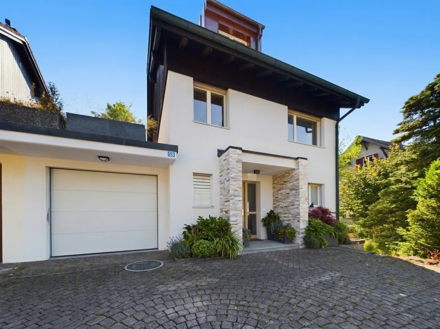 Maison individuelle moderne de 7,5 pièces avec jardin, Dürnten - Photo 1 sur 11