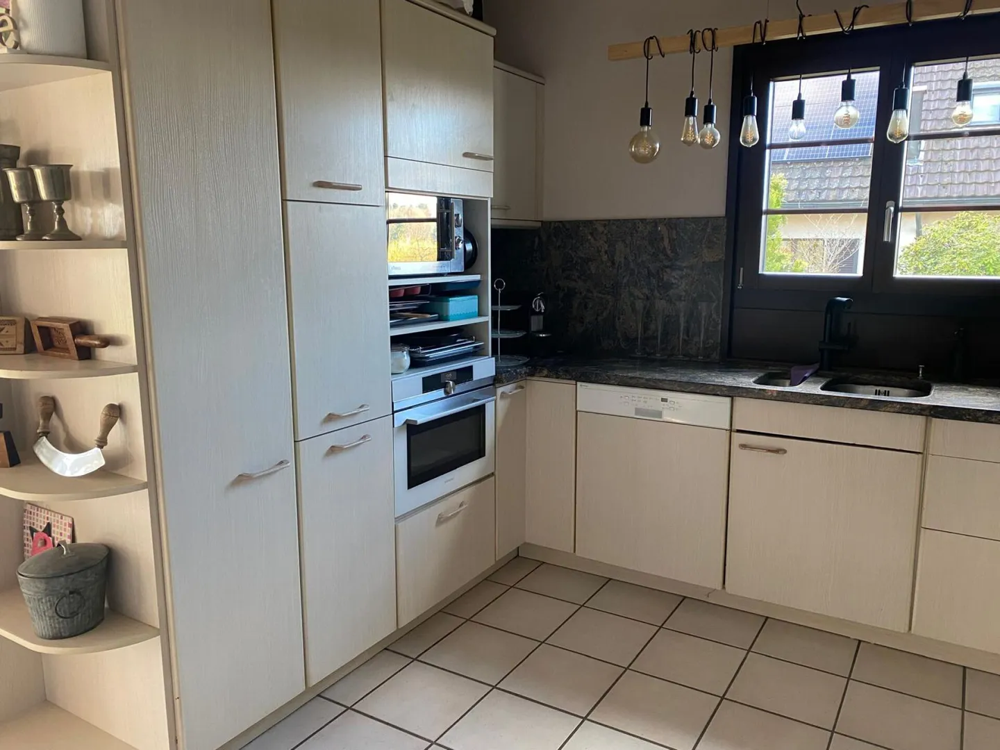 6.5 Room Single Family House in 2564 Bellmund - Photo 11 of 15