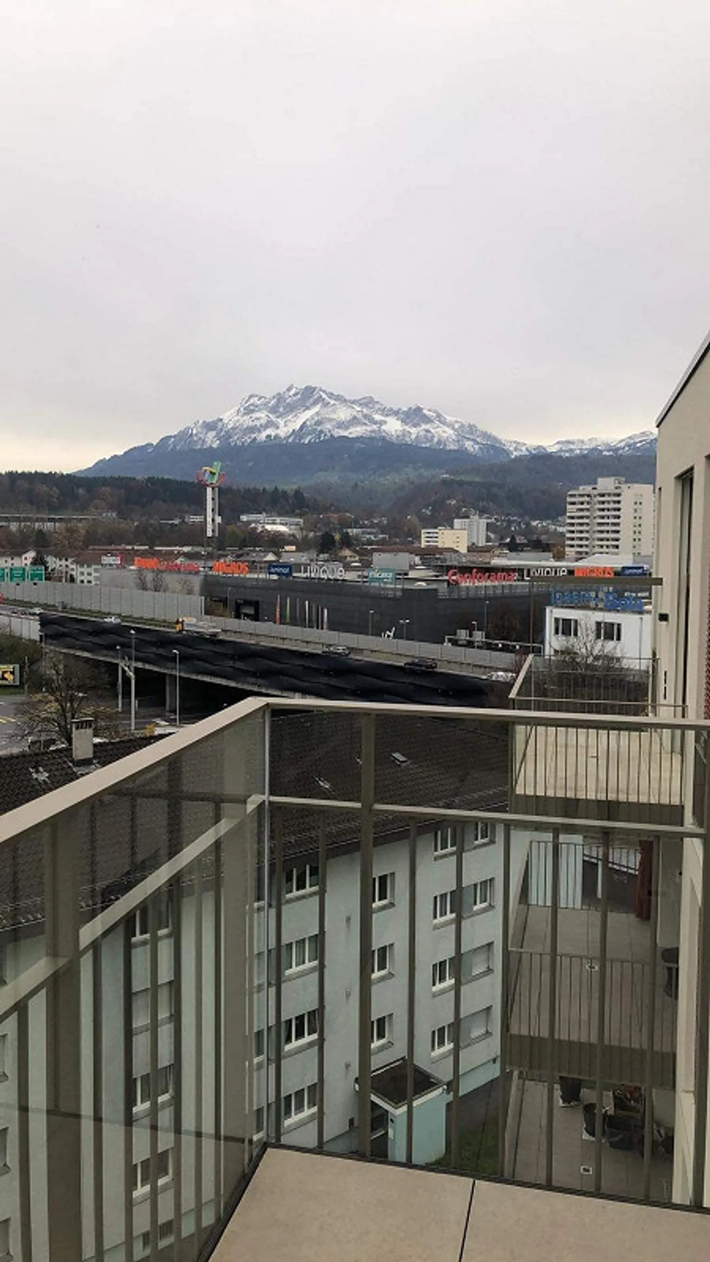 Modern 2.5-room apartment with stunning views in Emmen - Photo 11 of 13
