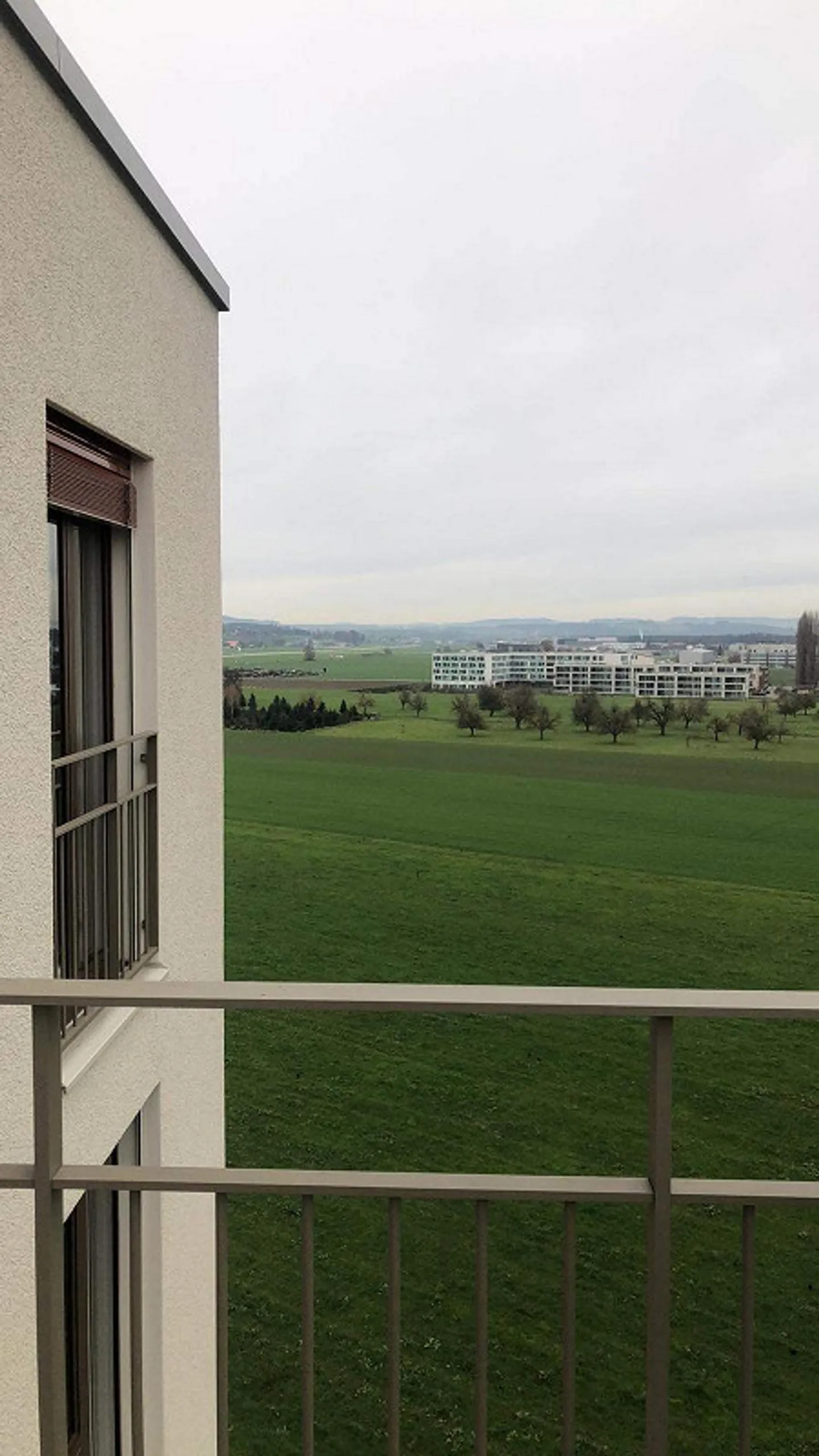 Modern 2.5-room apartment with stunning views in Emmen - Photo 12 of 13