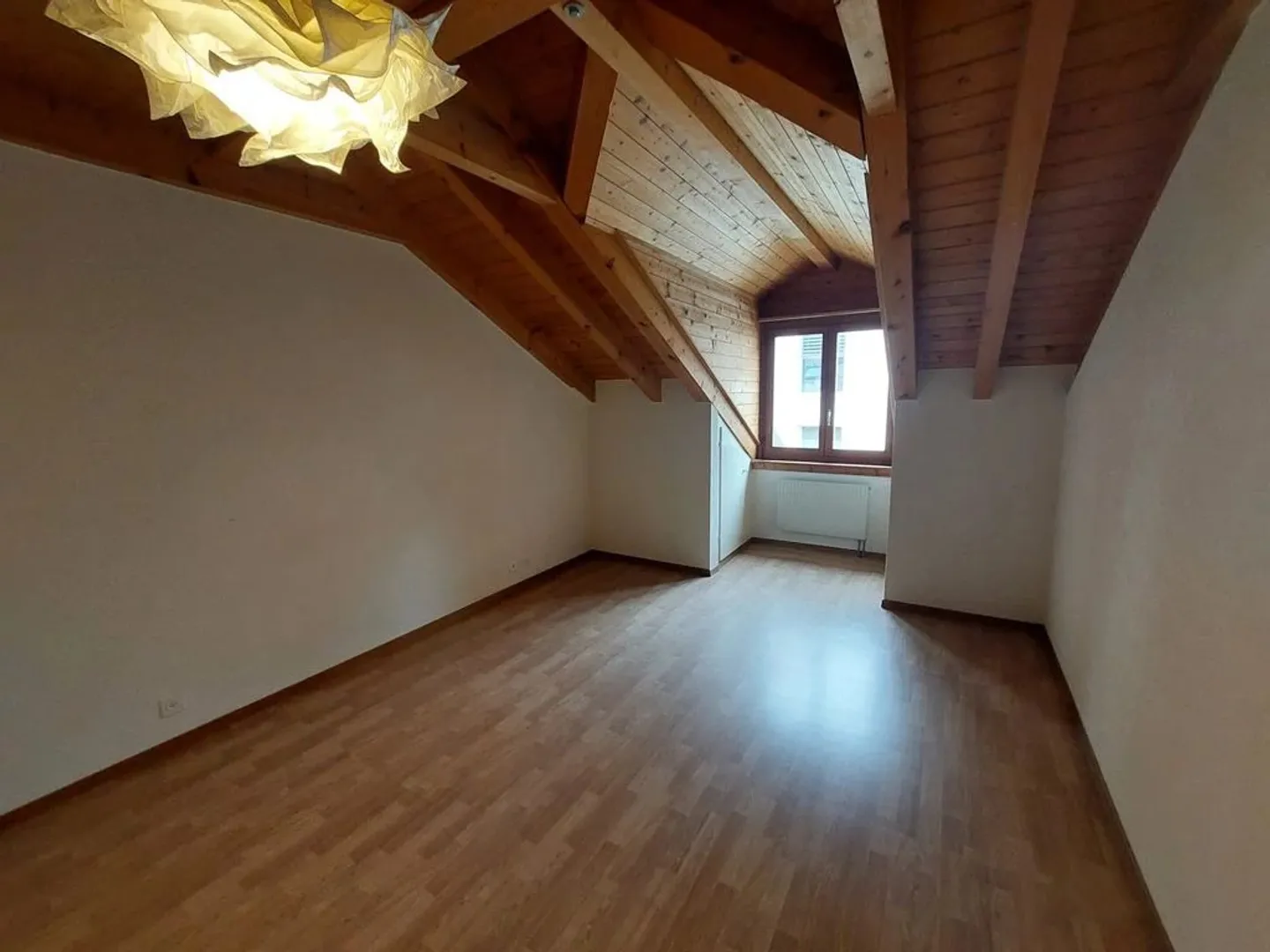 Charmant Appartement Sous Les Combles - Photo 2 sur 4