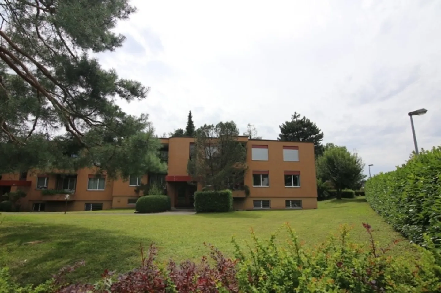 Beautiful 2.5-room apartment for rent in Küsnacht - Photo 1 of 9