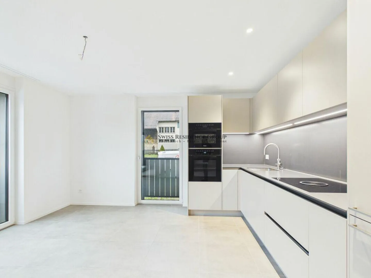 Appartement spacieux de 5,5 pièces avec loggia et salle de bain attenante - Photo 6 sur 17