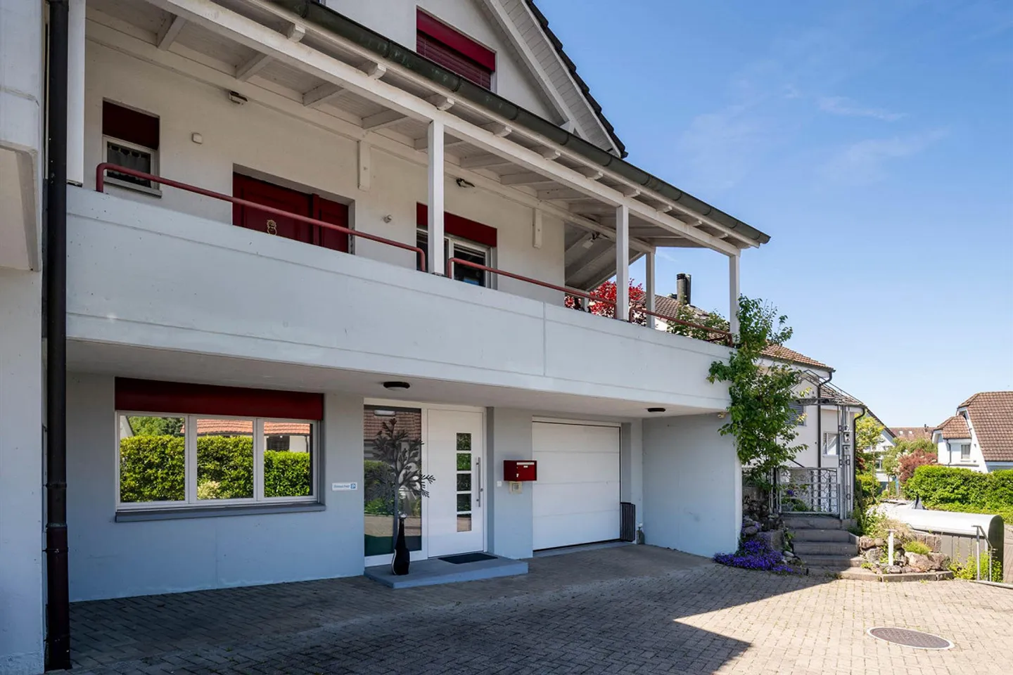 Vielseitiges Familienhaus in Dänikon - Foto 2 von 17