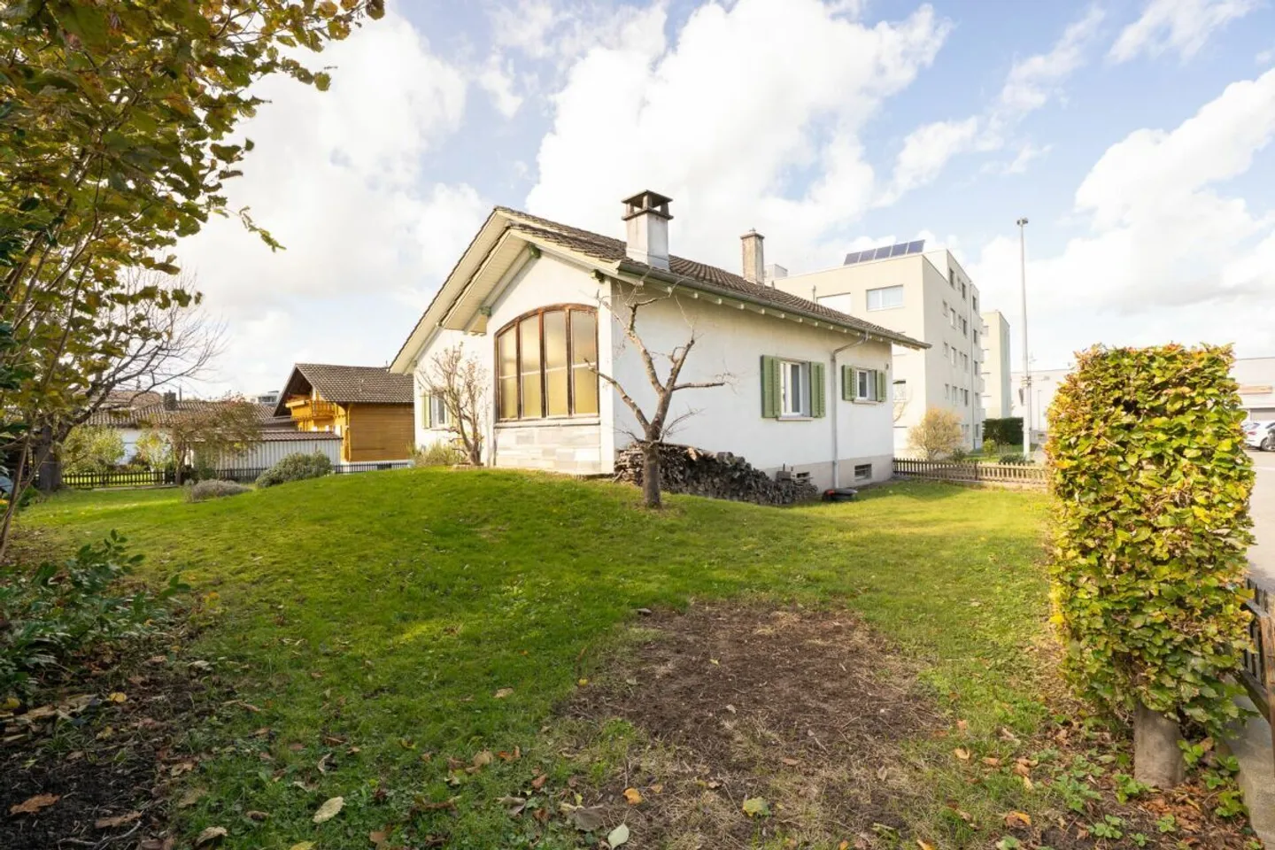 Familienwohnsitz mit grossem Garten und Ausbau-Potenzial - Foto 2 von 13