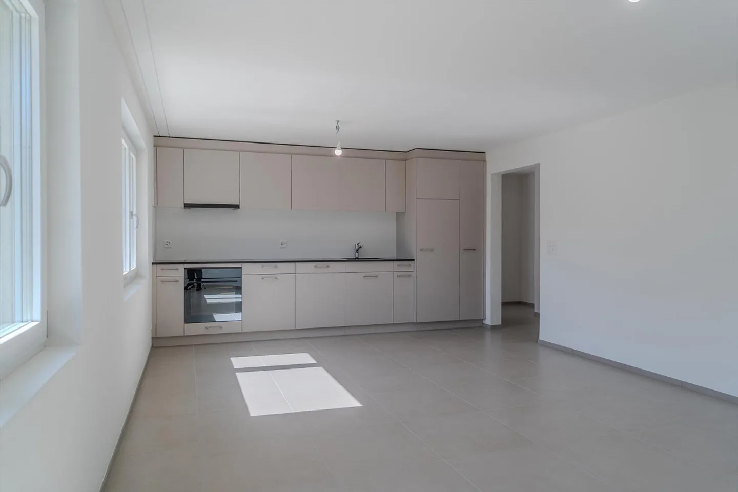 2.5-Room Apartment with Panoramic View - Photo 5 of 15
