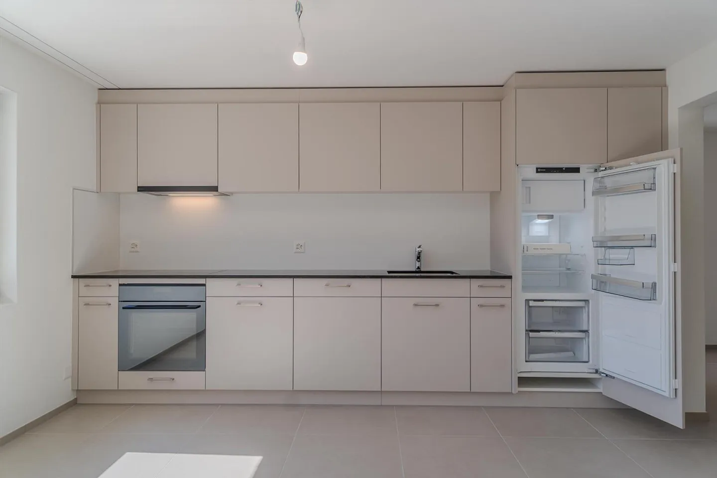 2.5-Room Apartment with Panoramic View - Photo 6 of 15