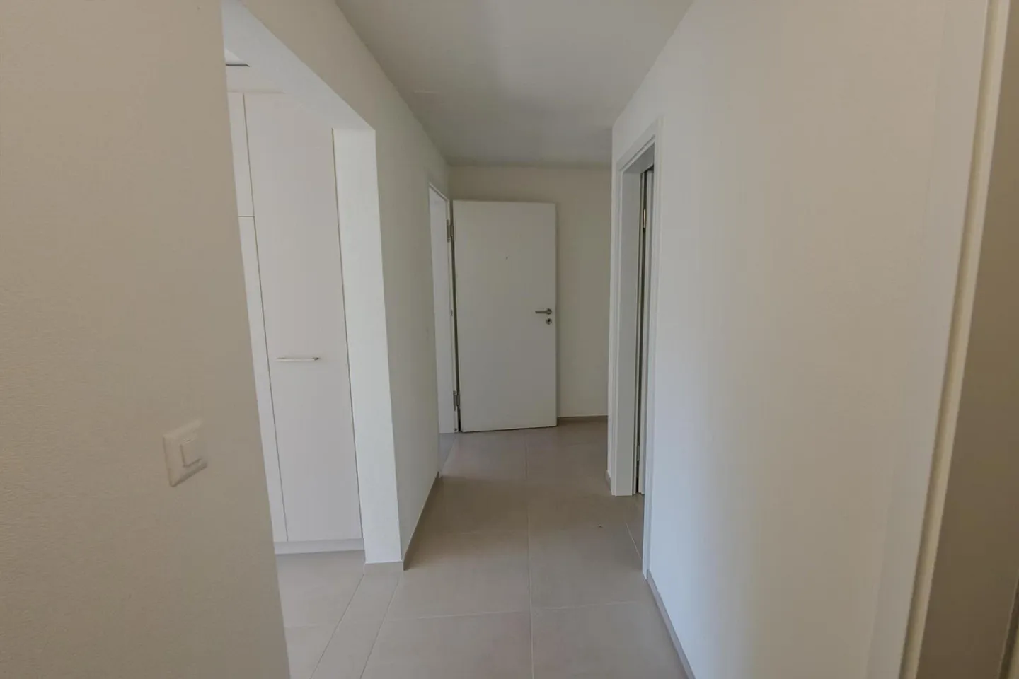 2.5-Room Apartment with Panoramic View - Photo 7 of 15