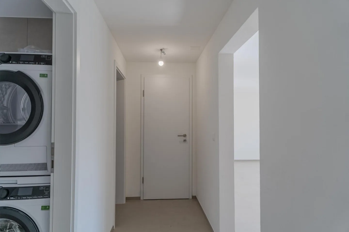 2.5-Room Apartment with Panoramic View - Photo 8 of 15