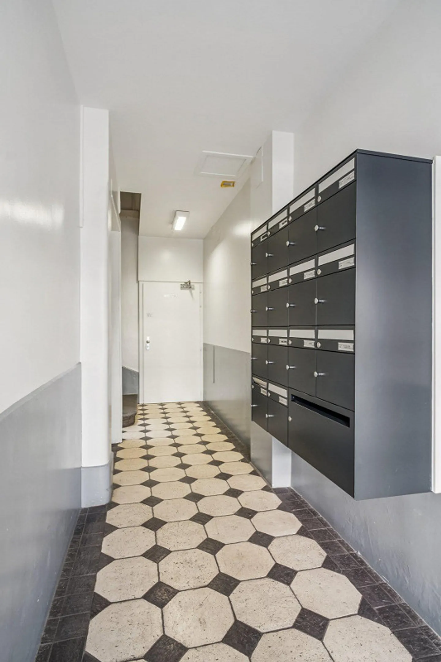 Charming Attic Apartment in Acacias - Photo 2 of 10