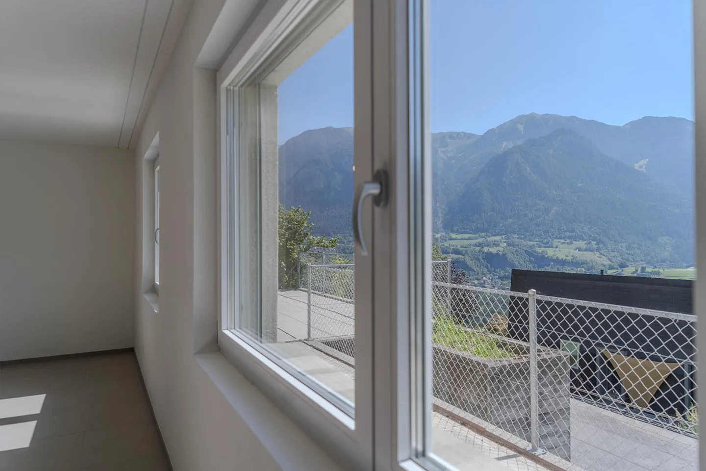 2.5-Room Apartment with Panoramic View - Photo 4 of 15
