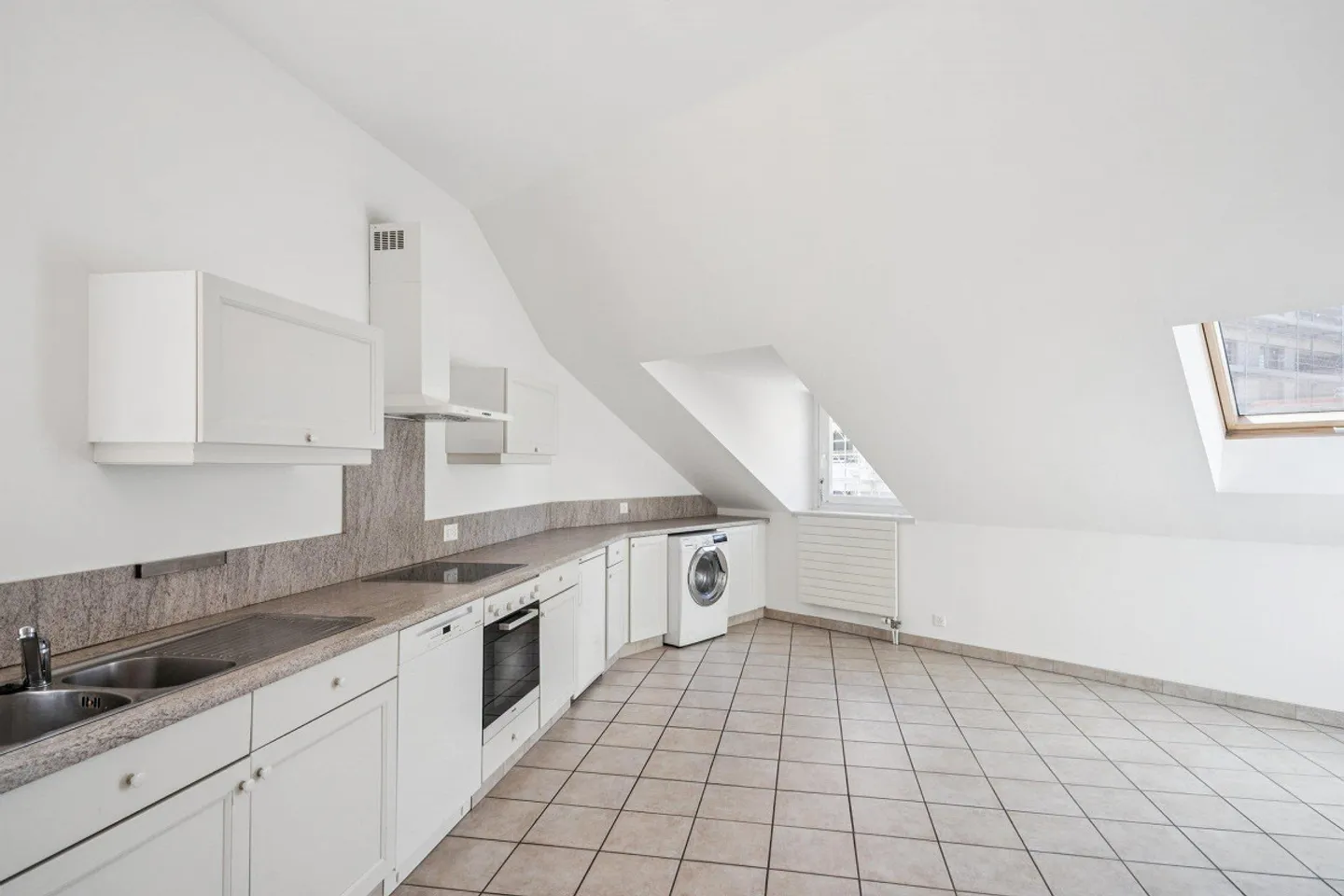 Charming Attic Apartment in Acacias - Photo 3 of 10