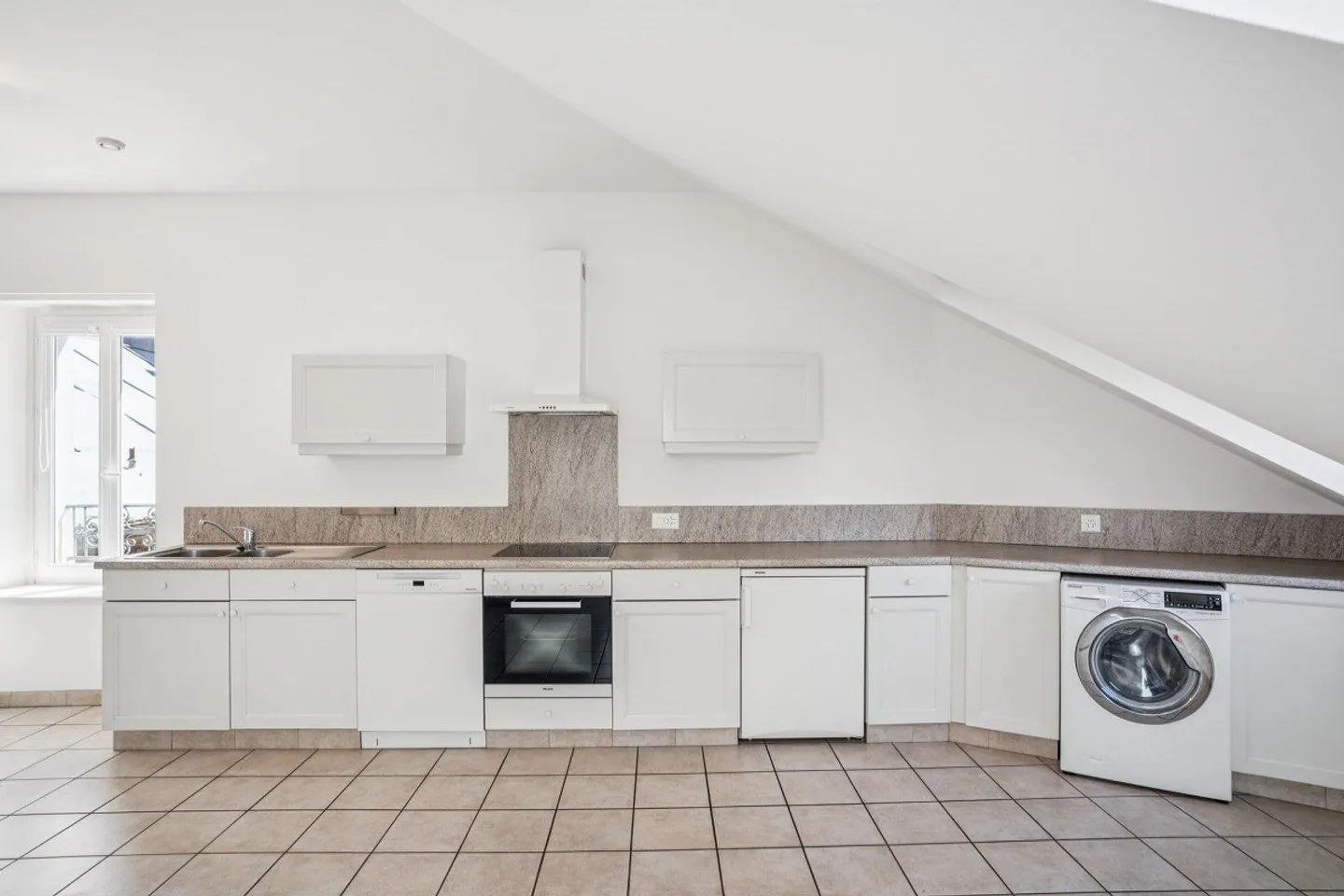 Charming Attic Apartment in Acacias - Photo 4 of 10