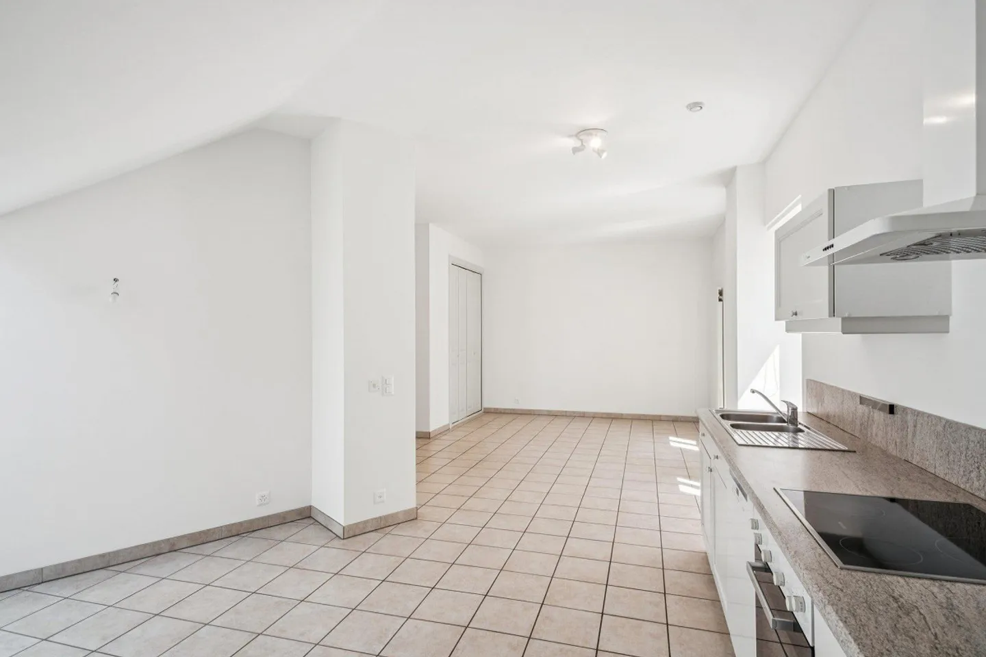 Charming Attic Apartment in Acacias - Photo 6 of 10
