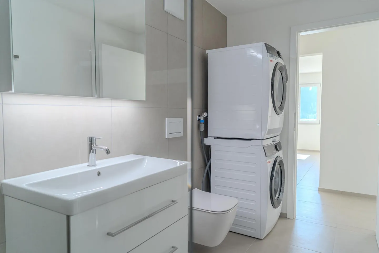 2.5-Room Apartment with Panoramic View - Photo 11 of 15