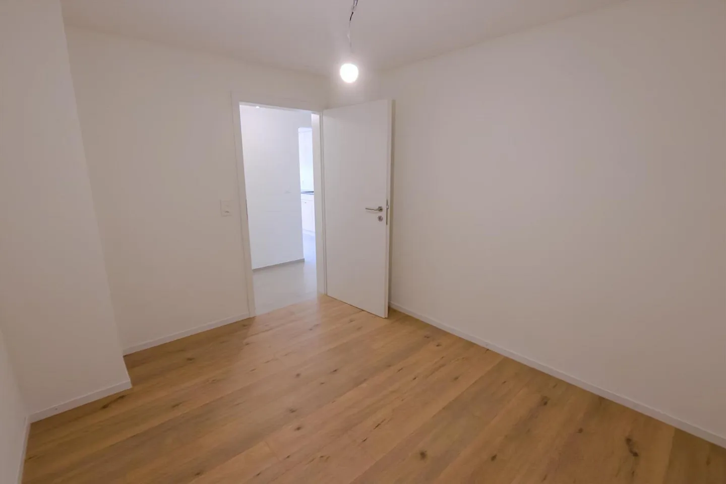2.5-Room Apartment with Panoramic View - Photo 13 of 15