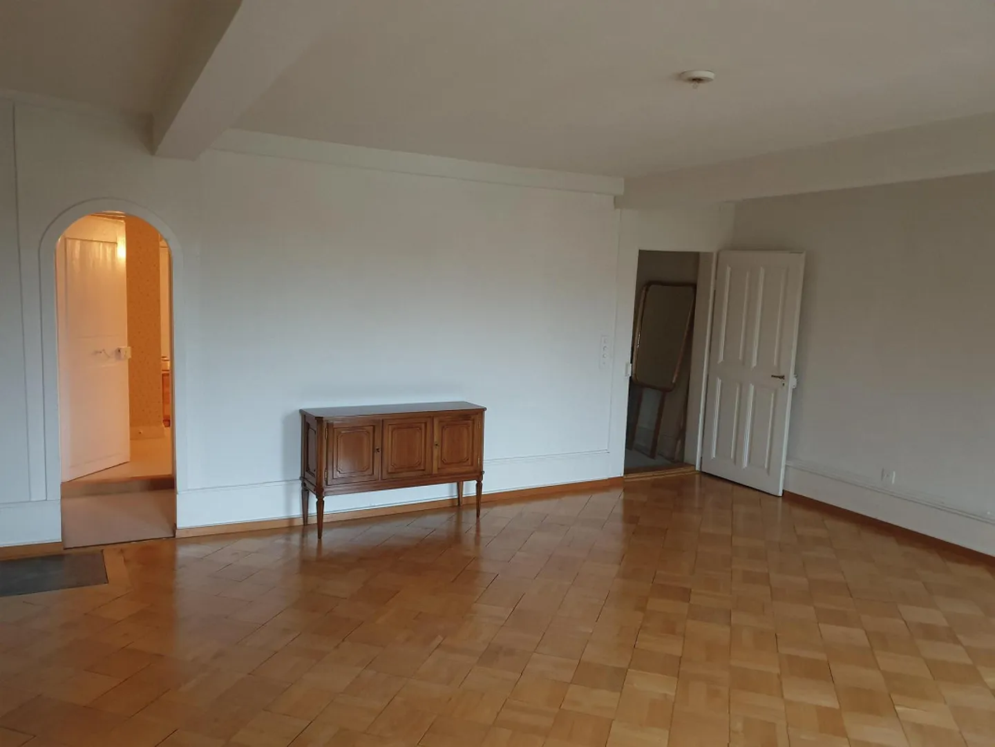 Bel appartement ancien spacieux de 2,5 pièces à Junkerngasse - Photo 7 sur 15