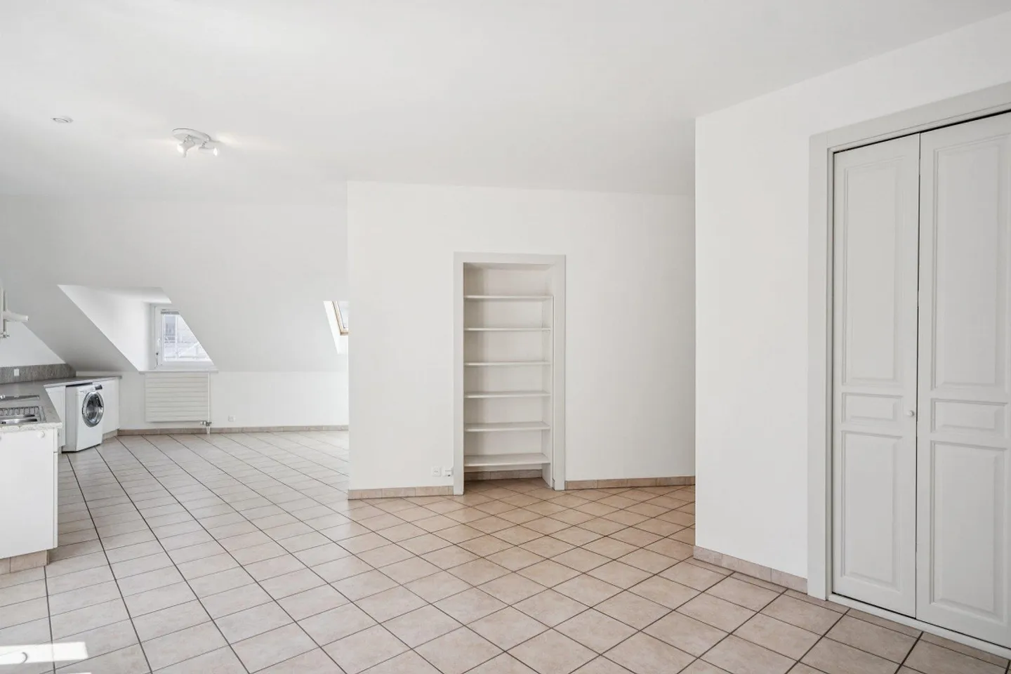 Charming Attic Apartment in Acacias - Photo 8 of 10