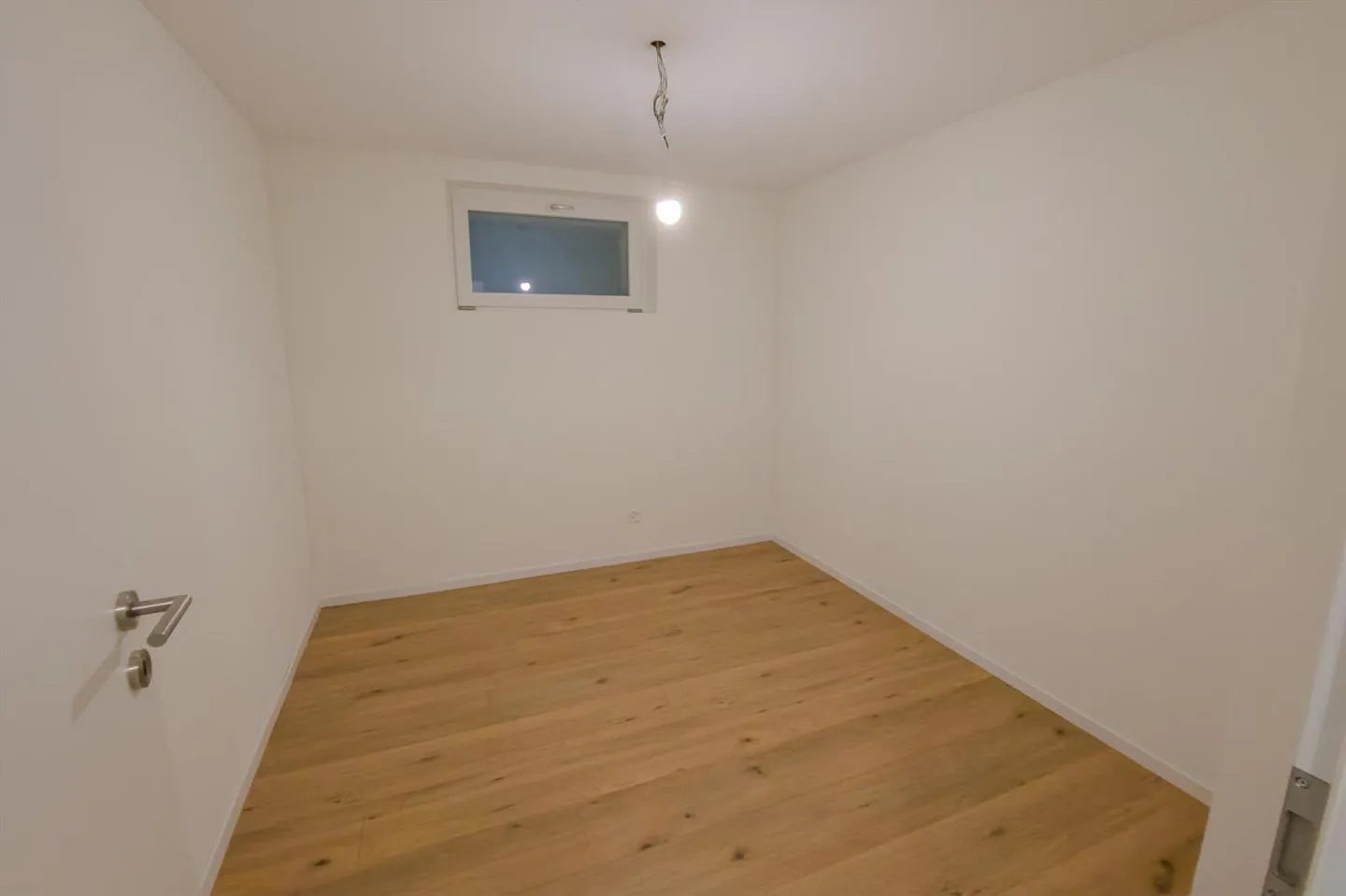 2.5-Room Apartment with Panoramic View - Photo 12 of 15