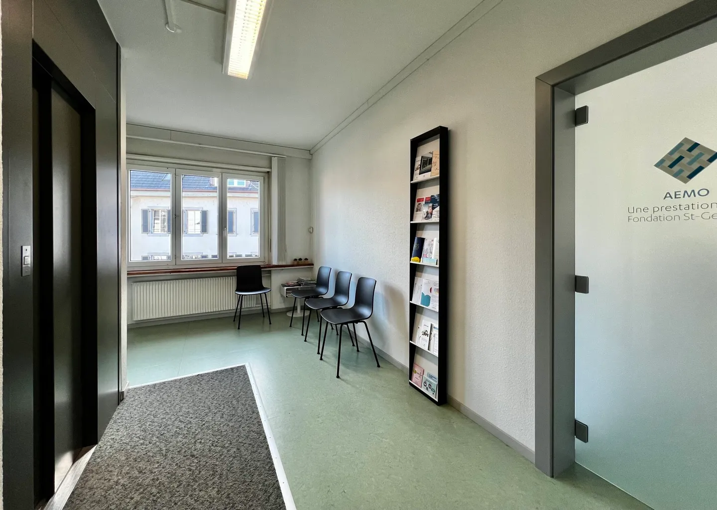 Espace de Bureau Stratégique - Photo 4 sur 12