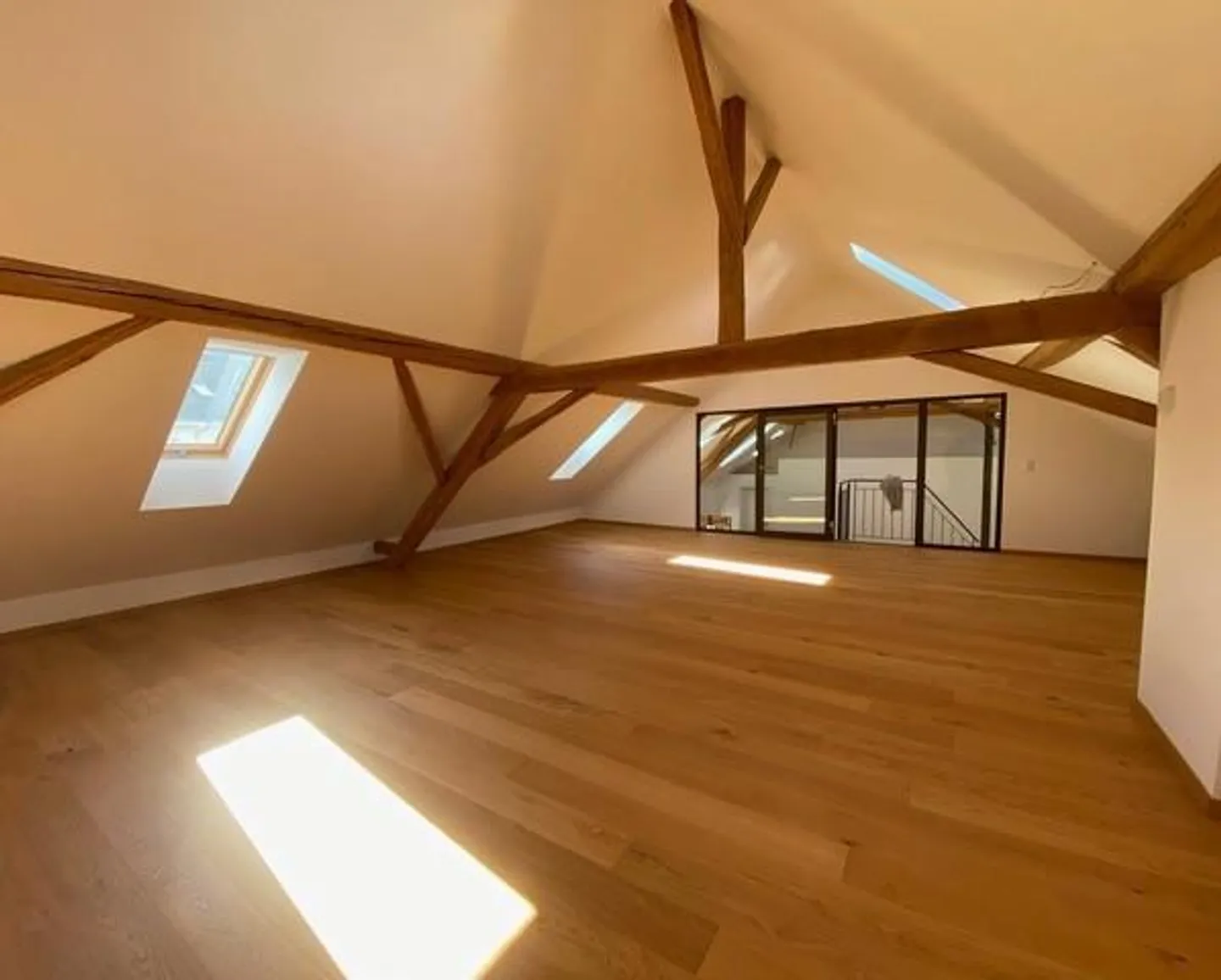 Unique Living with Loft Character – 4-Room Apartment in Galmiz - Photo 5 of 9