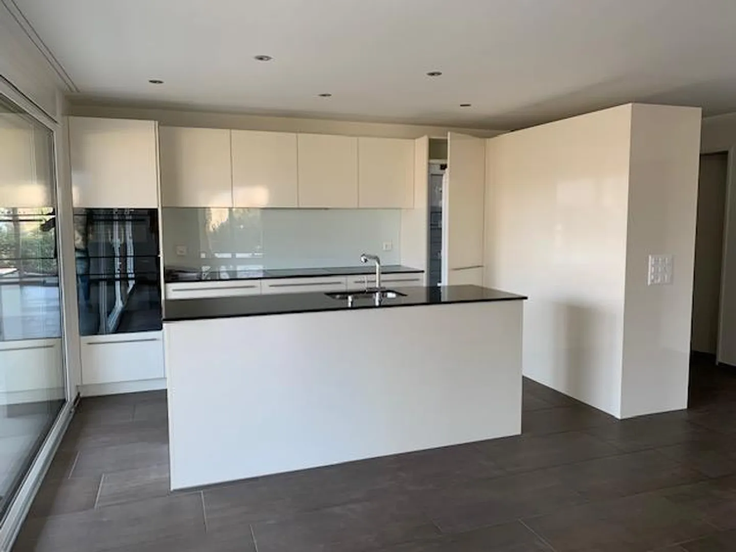 Appartement de jardin 4,5 pièces avec grande terrasse et espace extérieur - Photo 2 sur 13