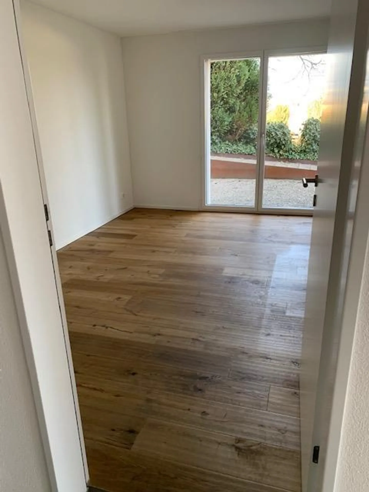 Appartement de jardin 4,5 pièces avec grande terrasse et espace extérieur - Photo 4 sur 13