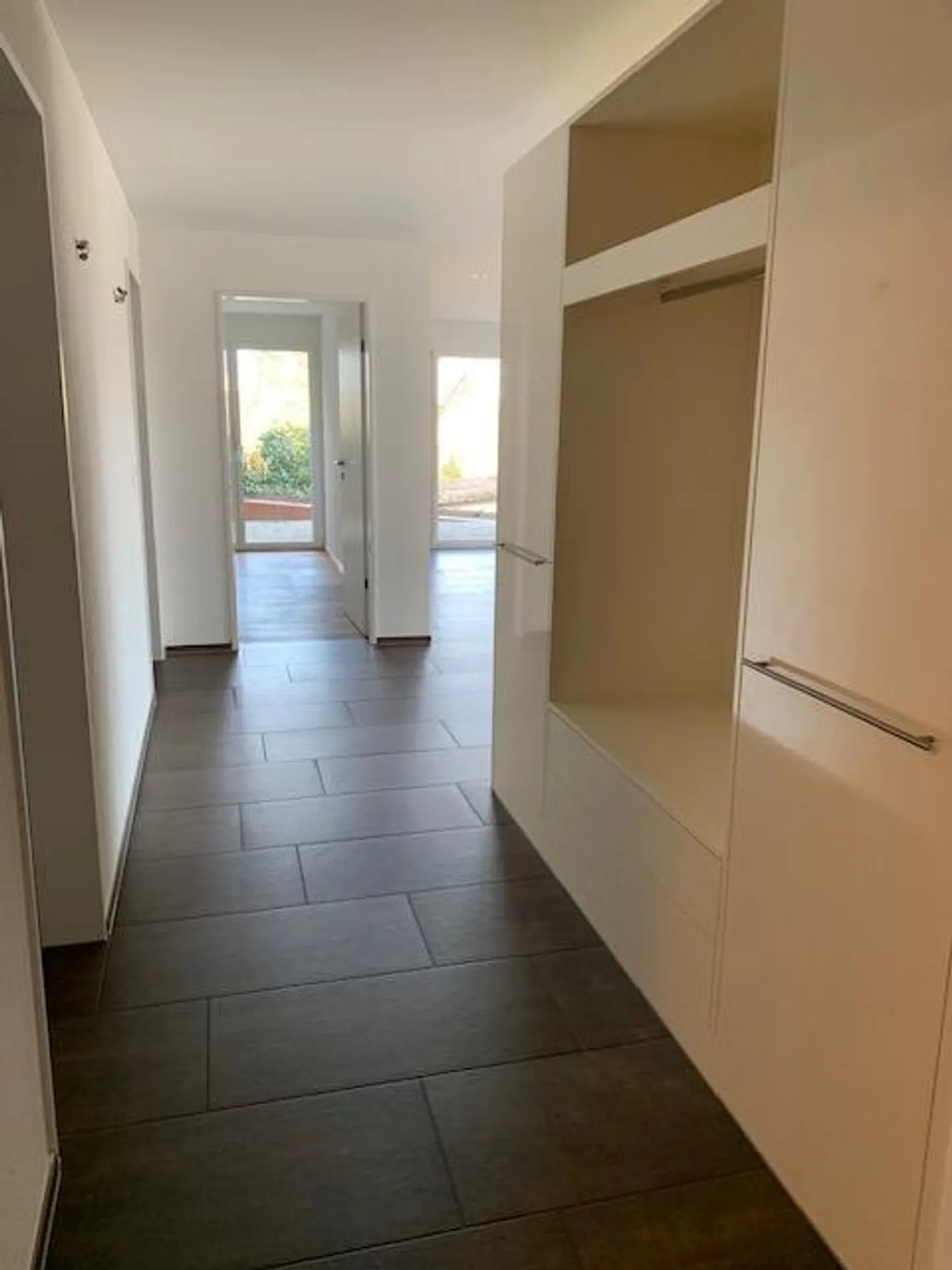 Appartement de jardin 4,5 pièces avec grande terrasse et espace extérieur - Photo 6 sur 13