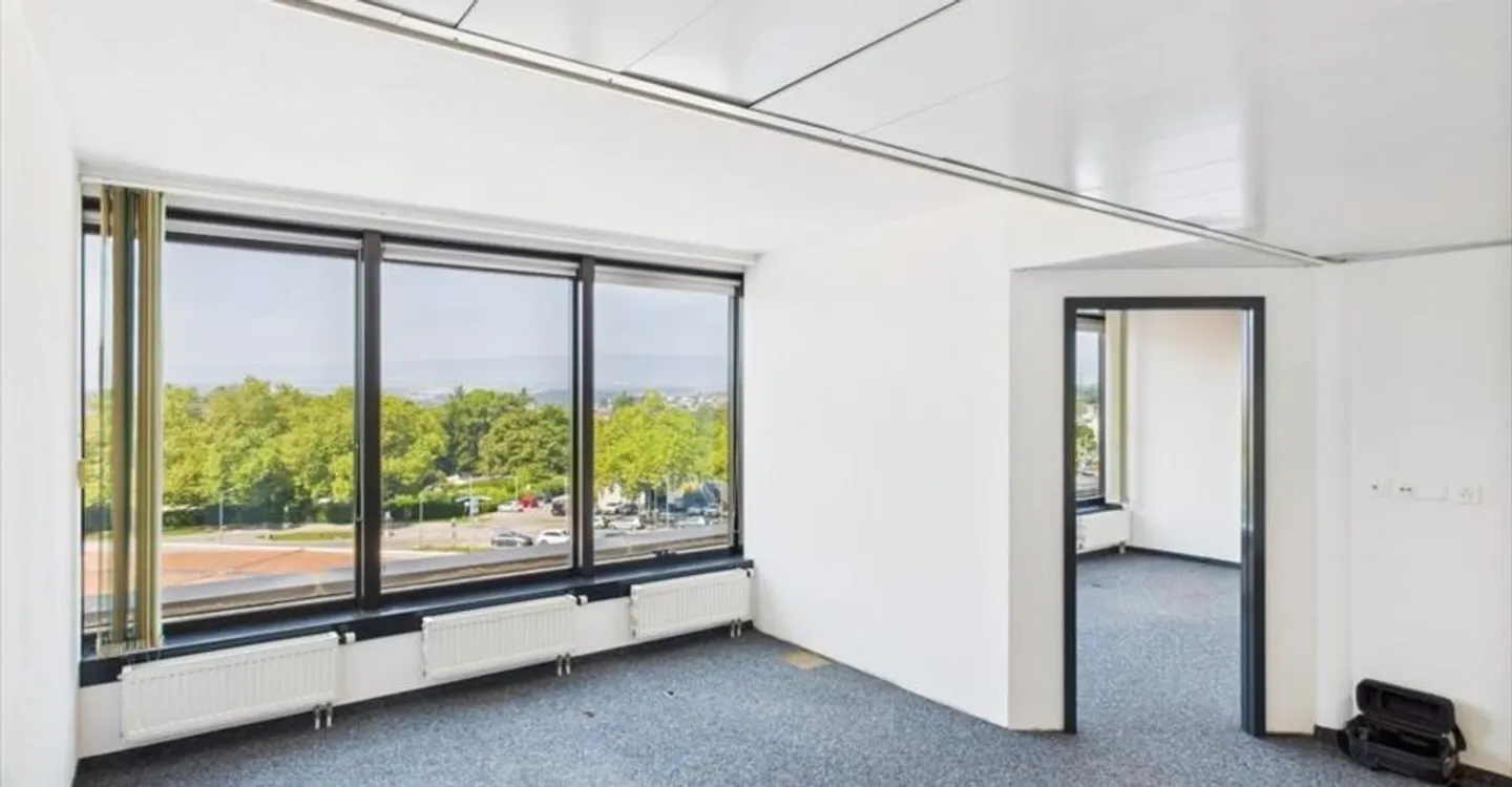 Office space for rent - Photo 2 of 13