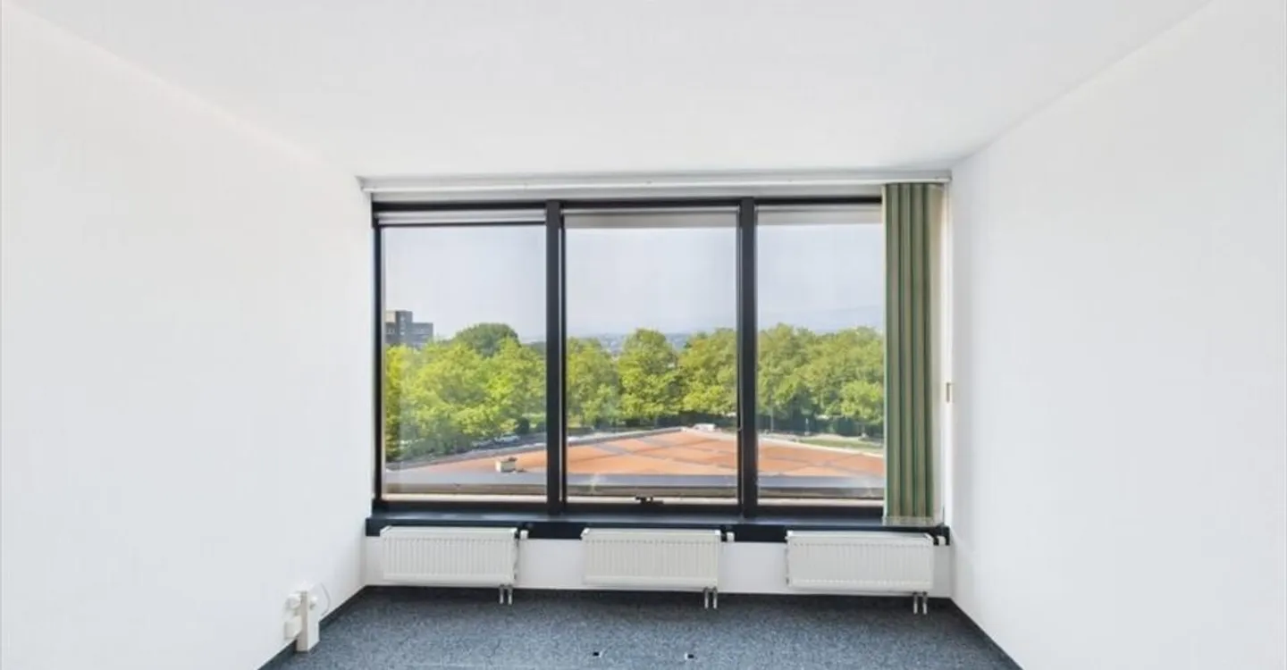 Office space for rent - Photo 3 of 13