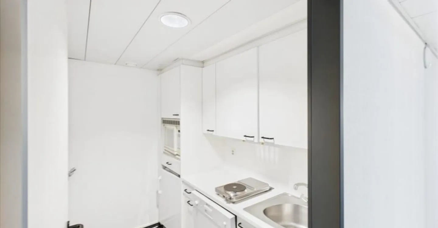 Office space for rent - Photo 7 of 13