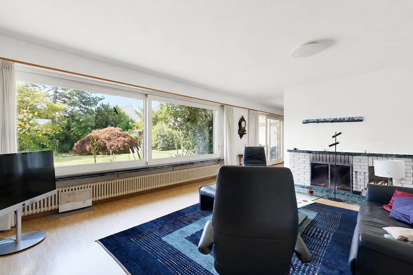 With spacious outdoor area - Photo 3 of 22